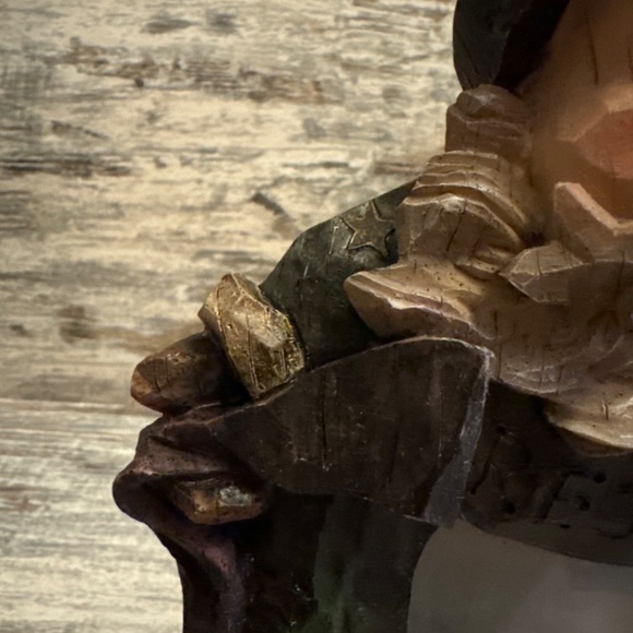 Poly Pretty Heavy Resin Christmas Frame with Santa Design - Holds 4x6 Picture - Picture 6 of 7